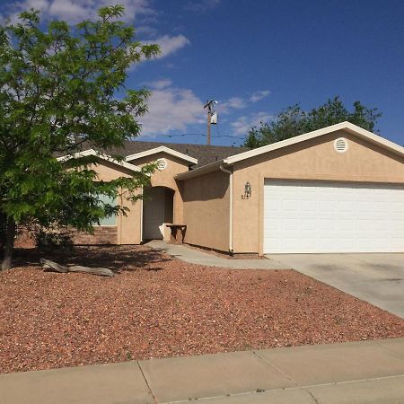 بيج Lone Rock Retreat - 3-Bedroom Near Lake Powell المظهر الخارجي الصورة