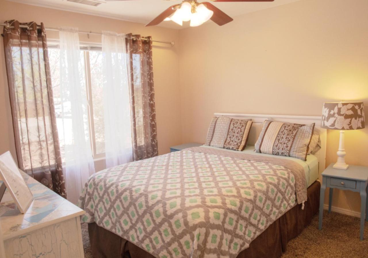 بيج Lone Rock Retreat - 3-Bedroom Near Lake Powell المظهر الخارجي الصورة
