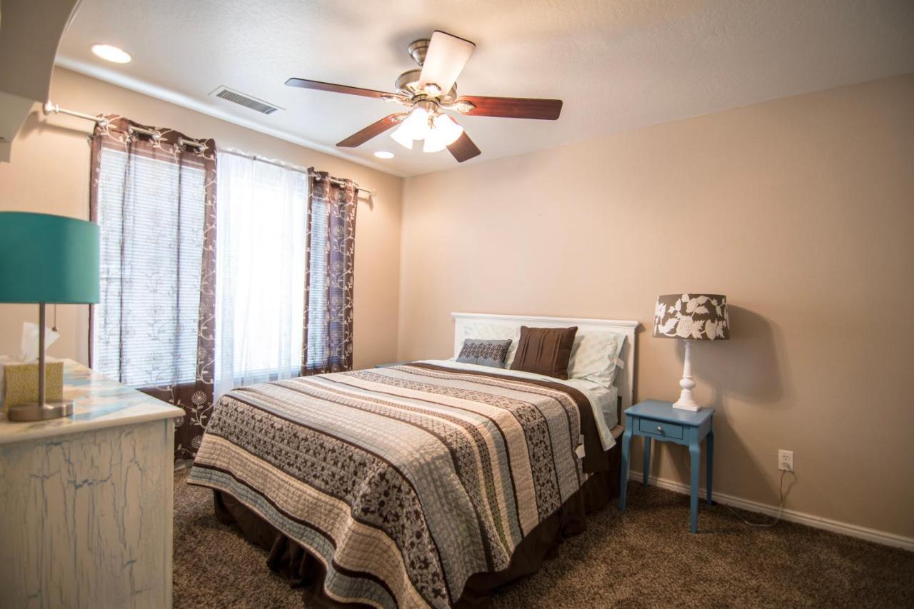 بيج Lone Rock Retreat - 3-Bedroom Near Lake Powell المظهر الخارجي الصورة