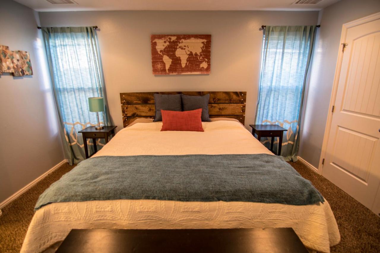 بيج Lone Rock Retreat - 3-Bedroom Near Lake Powell المظهر الخارجي الصورة